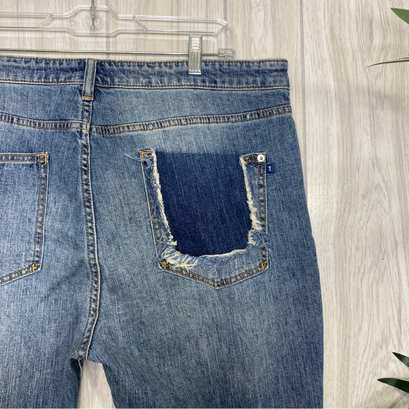 Anthropologie Pilcro The Heritage Boyfriend Distressed Busted Knee Jeans size 32 - Picture 9 of 12